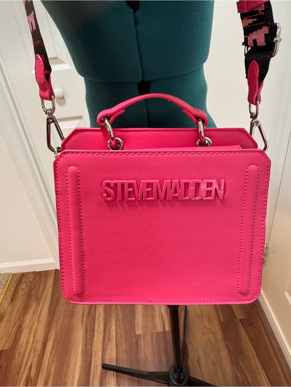 Steve Madden Hot Pink Crossbody Bag - Picture 2 of 13